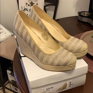 Nine West Platform Dressy yet Casual Shoes